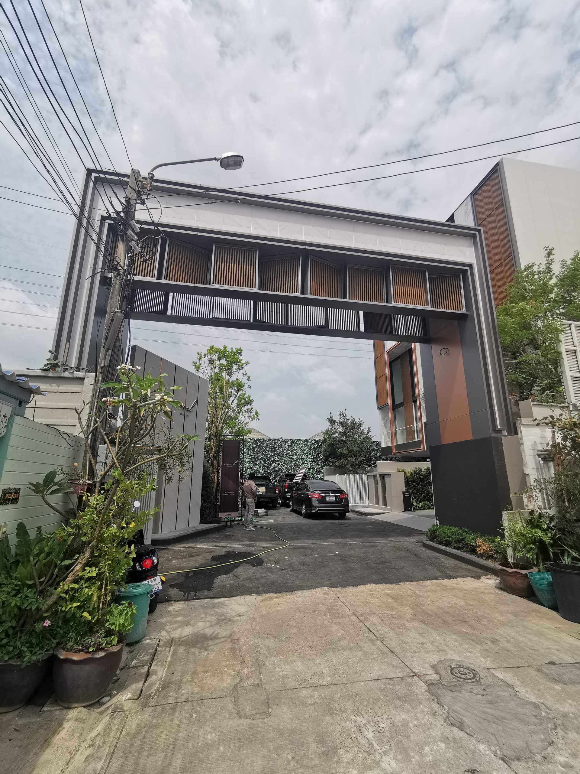 ฟาซาดอาคาร Novel ลาดพร้าว 18